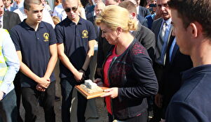 Predsjednica RH Kolinda Grabar Kitarović položila kamen temeljac za novu zgradu putničkog terminala u Gaženici
