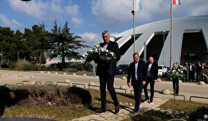 Cvijeće u spomen na Krešimira Ćosića
