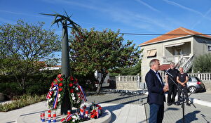 Polaganje vijenaca i atletska utrka