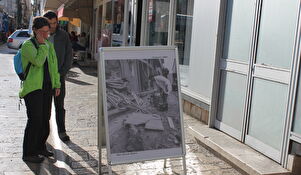 Ulična izložba fotografija ratnih stradanja Zadra u listopadu 1991.
