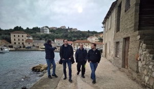 Gradonačelnik Erlić na Ižu - zajedno s predstavnicima Mjesnih odbora obišao otok