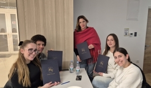 GLAZBENI KVIZ U CENTRU ZA MLADE OKUPIO ZADARSKE UČENIKE: „DA MI JE SAD SA MOJOM KLAPOM ZAPIVAT TIHO I NA KVIZ POĆ'“