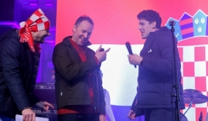 “Mi smo Zadrani, Zadar je naš” - doček rukometaša na Narodnom trgu 