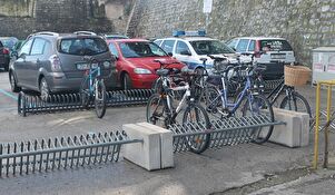 Parking za bicikle ispred Novih vrata