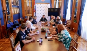 Boksači i vodstvo BK Sveti Donat na prijemu kod gradonačelnika Erlića