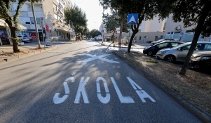 Za siguran početak nove školske godine: Iscrtavaju se i obnavljaju pješački prijelazi oko škola 