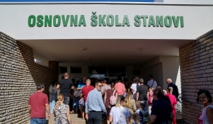 Prvog dana nastave gradonačelnik Erlić posjetio energetski obnovljenu OŠ Stanovi, prvašićima poželio puno uspjeha i druženja 