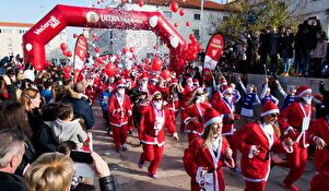 300 Djedova Božičnjaka trčalo je humanitarnu utrku!