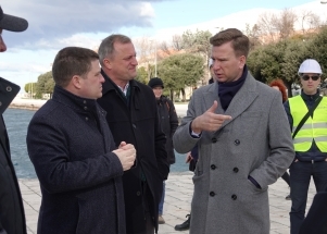 Obilazak Obale kralja Petra Krešimira IV: gradonačelnik Dukić, ministar Butković i župan Longin 