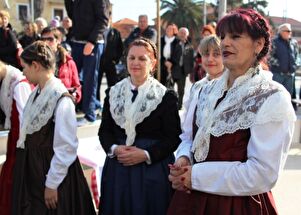 Šjora Tina i belafuška špina - otvaranje trga