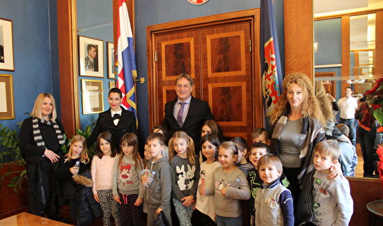 Djeca kod gradonačelnika Božidara Kalmete