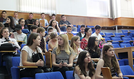 Mađarski učenici posjetili gradsku upravu