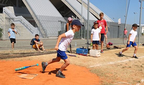 Dvadesetak osnovnoškolaca na Višnjiku uči softball