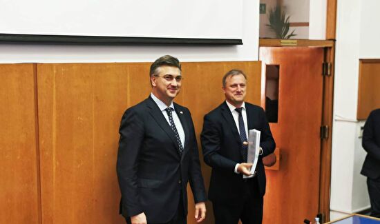 Premijer Plenković, u pratnji ministara Pavića i Butkovića, u Zadru uručio ugovore za EU projekte, vrijedne 135 milijuna kuna