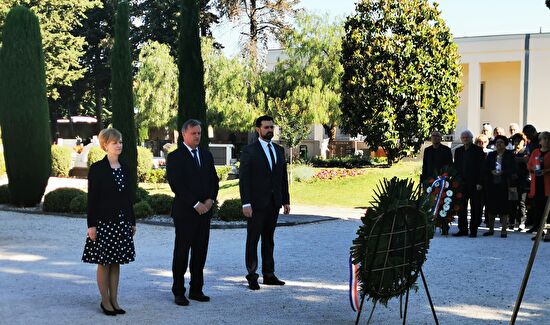 Uoči obilježavanja Dana državnosti položeni vijenci i upaljene svijeće za sve poginule branitelje