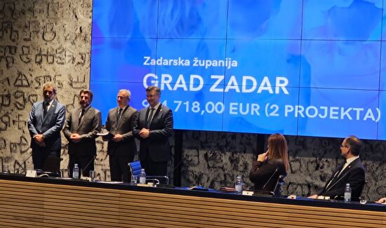 Gradonačelnik preuzeo ugovore za dva dječja vrtića