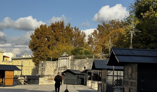 Počelo postavljanje adventskih kućica na dvije lokacije