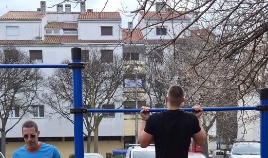 Pokret spaja generacije - novi "street workout" na Petrićima 