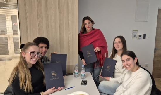 GLAZBENI KVIZ U CENTRU ZA MLADE OKUPIO ZADARSKE UČENIKE: „DA MI JE SAD SA MOJOM KLAPOM ZAPIVAT TIHO I NA KVIZ POĆ'“