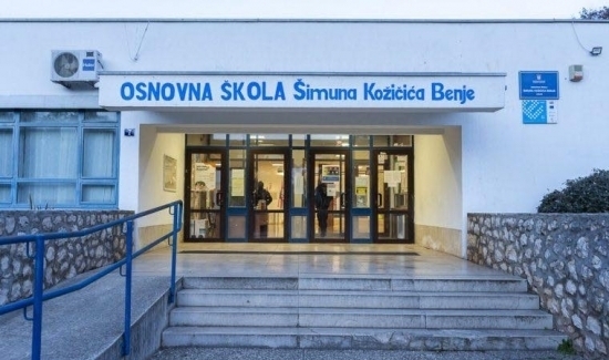 Za izgradnju dvodijelne školske sportske dvorane uz OŠ Šimuna Kožičića Benje iz NPOO-a 2.176.460,13 eura