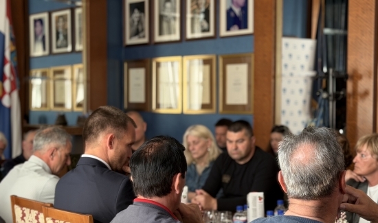 Koordinacijski sastanak predstavnika braniteljskih udruga s gradonačelnikom Erlićem 
