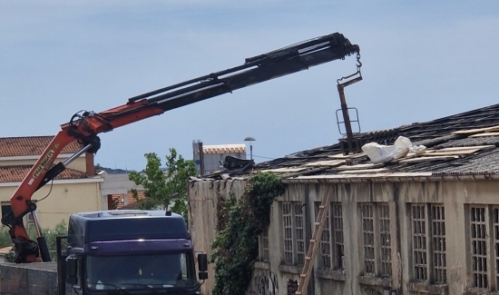 Započelo uklanjanje azbestnih ploča s objekta buduće OŠ Crvene kuće
