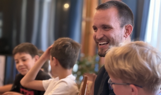 Trećaši iz PŠ Puntamika u posjeti Gradskoj upravi; predstavili slikovnicu Galeb Zadarko i tajne zadarskog kraja