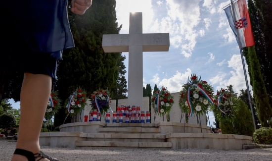 Polaganjem vijenaca i paljenjem svijeća Zadar se prisjetio onih koji su najzaslužniji za slobodu Hrvatske
