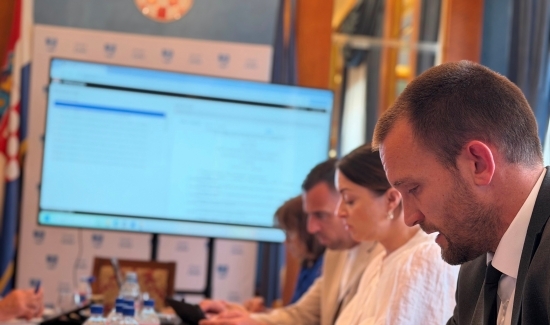 Održan Kolegij gradonačelnika: od upravljanja grobljima i taxi prijevoza do ljetnih programa i socijalnih mjera