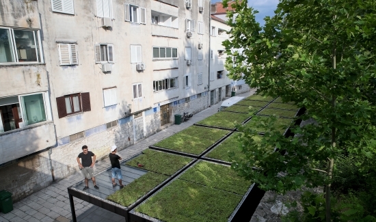 Na kioscima na zadarskoj pijaci postavljaju se zeleni krovovi  