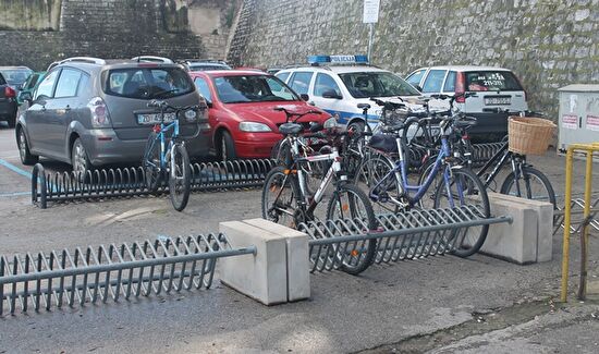 Parking za bicikle ispred Novih vrata