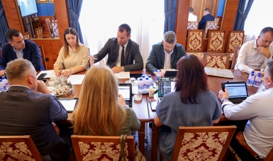 Održan Kolegij gradonačelnika: od isplate naknade umirovljenicima do dolaska policajca ljeti na Iž