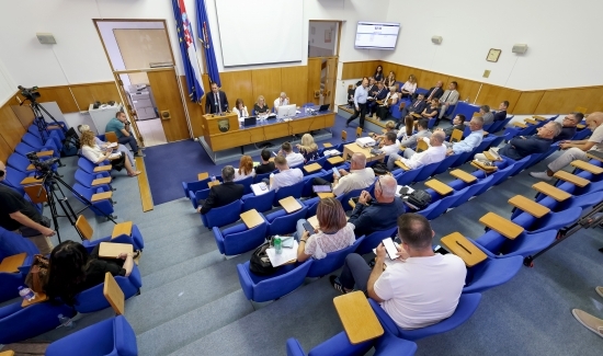 Aktualni sat 13. sjednice Gradskog vijeća Grada Zadra: Gradonačelnik Erlić istaknuo izgradnju škola i vrtića kao prioritet
