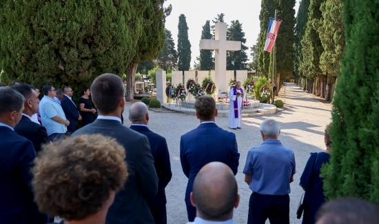 Položeni vijenci povodom Dana pobjede i domovinske zahvalnosti i Dana hrvatskih branitelja