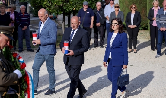 Zadar pamti svoje branitelje: Položeni vijenci povodom 35. obljetnice obrane grada Zadra