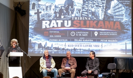 Rat u slikama: Održana tribina o ratnim reporterima, fotografima i snimateljima