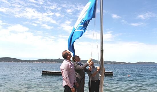 Gradonačelnik podigao Plavu zastavu na plaži Kolovare