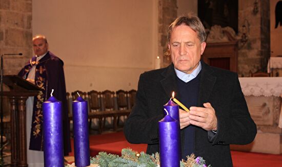 Gradonačelnik upalio prvu adventsku svijeću