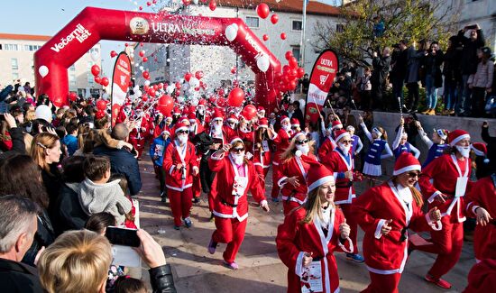 300 Djedova Božičnjaka trčalo je humanitarnu utrku!