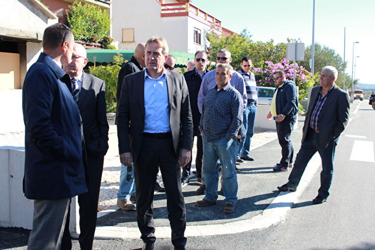 Obilazak Ulice Borka Šarlije kese i luke u Petrčanima