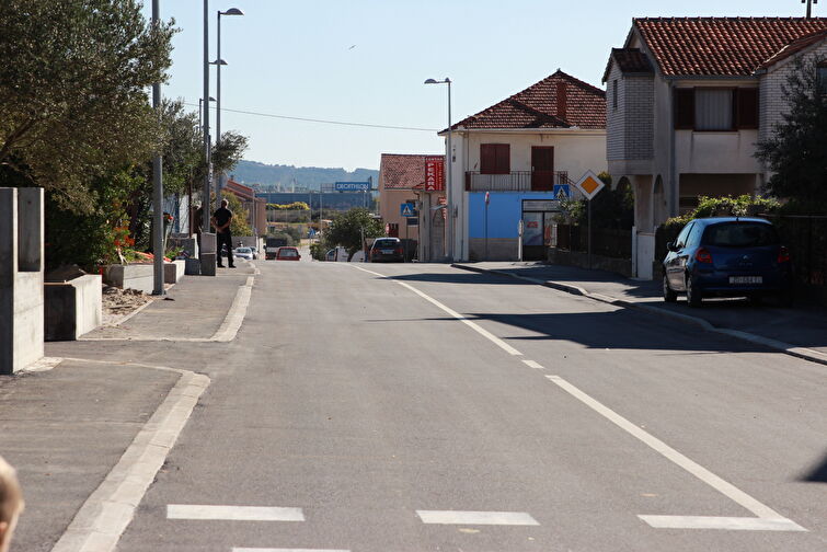 Obilazak Ulice Borka Šarlije kese i luke u Petrčanima