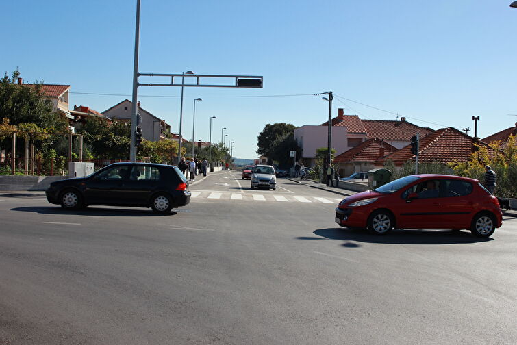 Obilazak Ulice Borka Šarlije kese i luke u Petrčanima