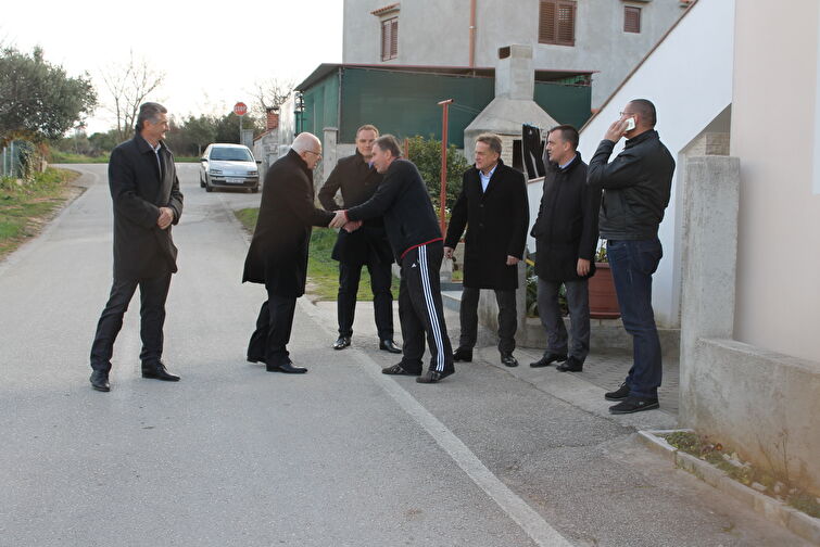 Gradonačelnik Božidar Kalmeta sa suradnicima u obilasku Starog i Novog Bokanjca