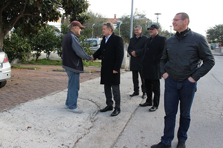 Gradonačelnik Božidar Kalmeta sa suradnicima u obilasku Starog i Novog Bokanjca