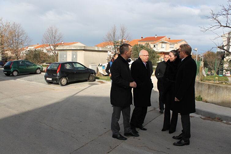 Gradonačelnik Božidar Kalmeta sa suradnicima u obilasku Starog i Novog Bokanjca