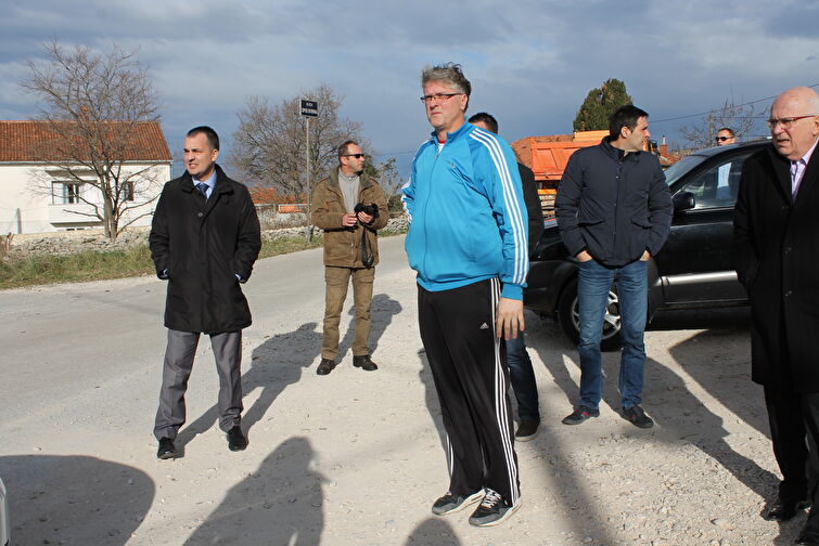 Gradonačelnik Božidar Kalmeta sa suradnicima u obilasku Starog i Novog Bokanjca