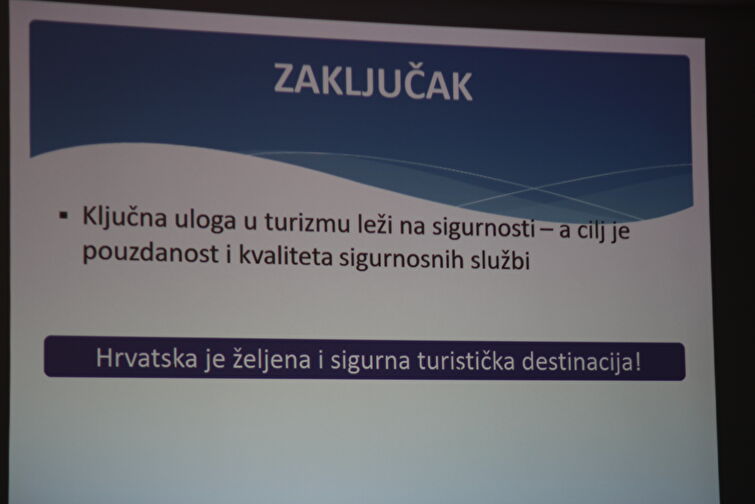 Ministar MUP-a Božinović u PU zadarskoj