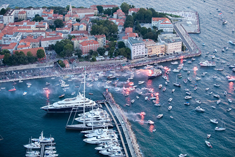 Doček zadarskih Vatrenih - pogled iz zraka