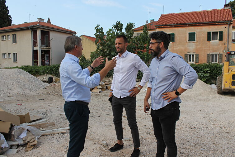 Gradonačelnik Dukić i suradnici obišli gradilišta EU projekata