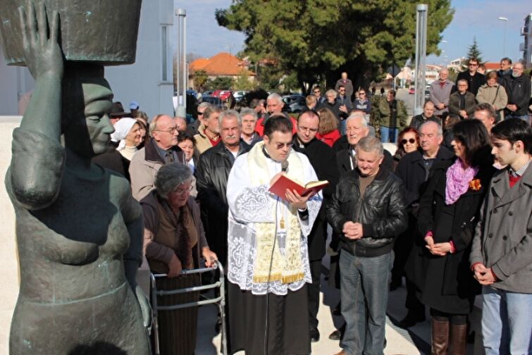 Šjora Tina i belafuška špina - otvaranje trga